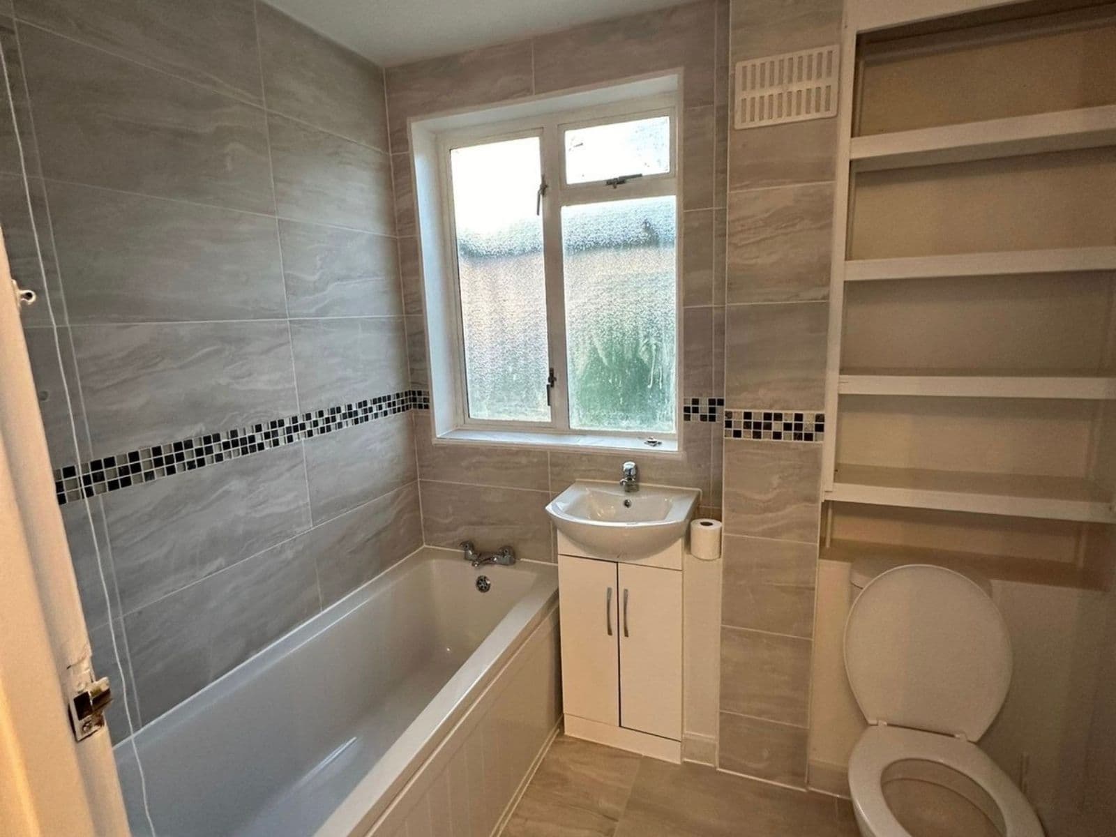 Bolingbroke Road interior refurbishment Thumbnail 4