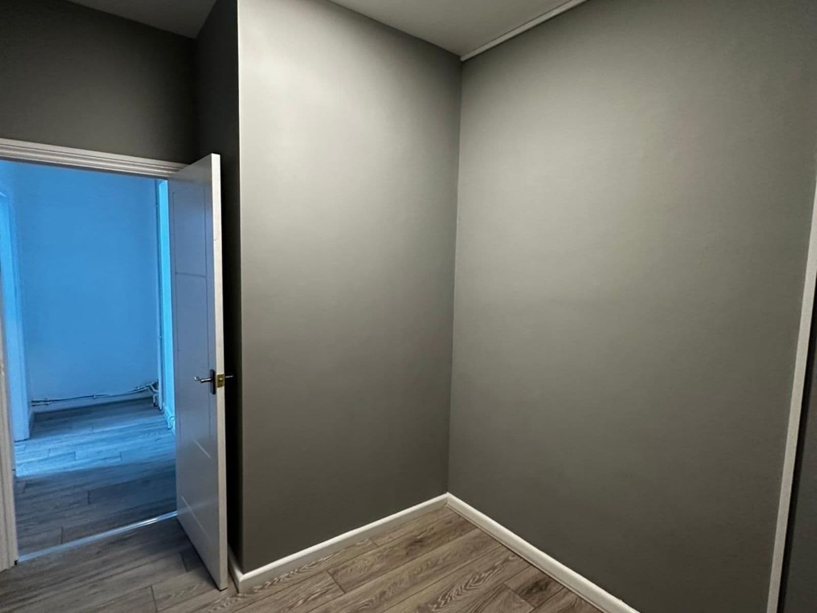 Cumberland Avenue interior refurbishment Thumbnail 5