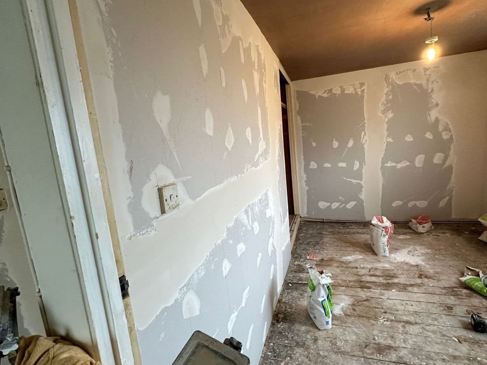 Figtree Walk plastering & dry-lining Thumbnail 10