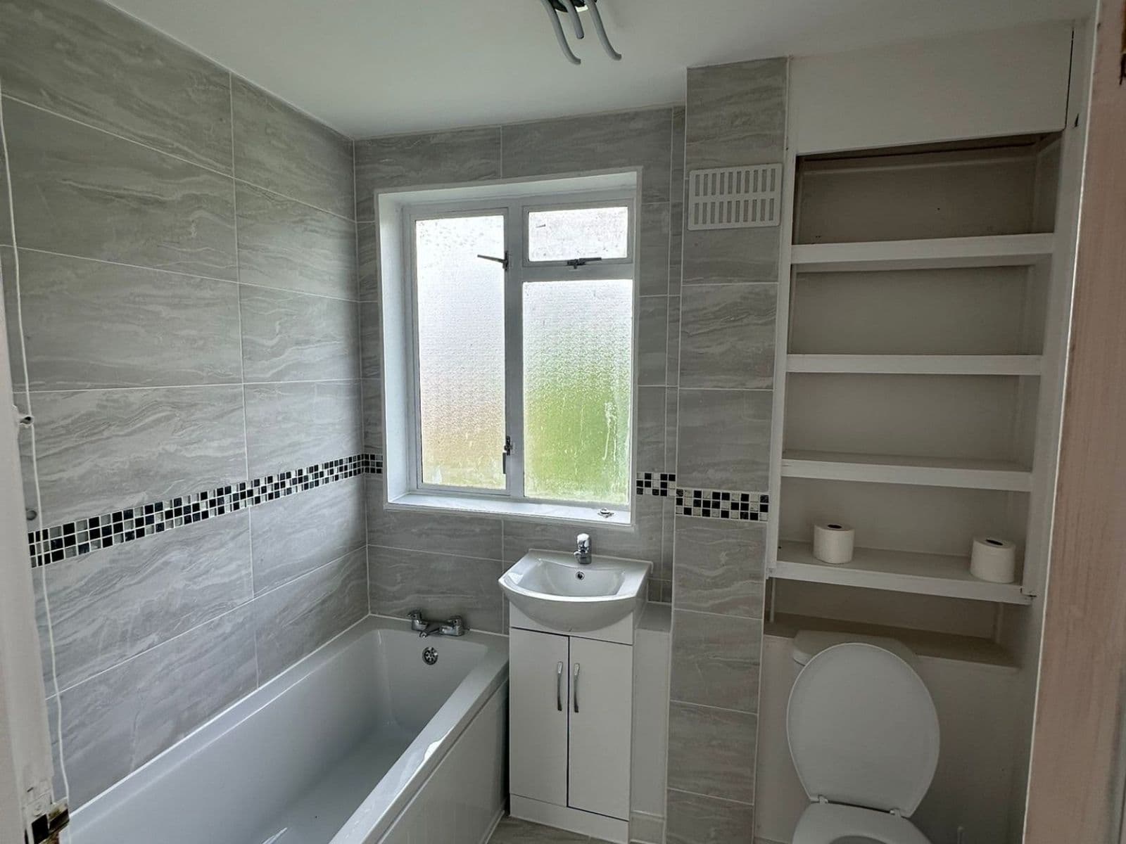Kersley Street kitchen & bathroom refurbishment Thumbnail 3