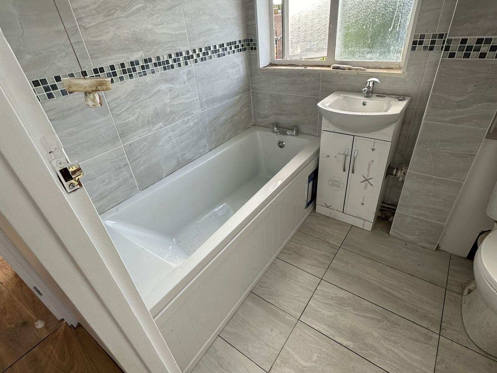 Kersley Street kitchen & bathroom refurbishment Thumbnail 9