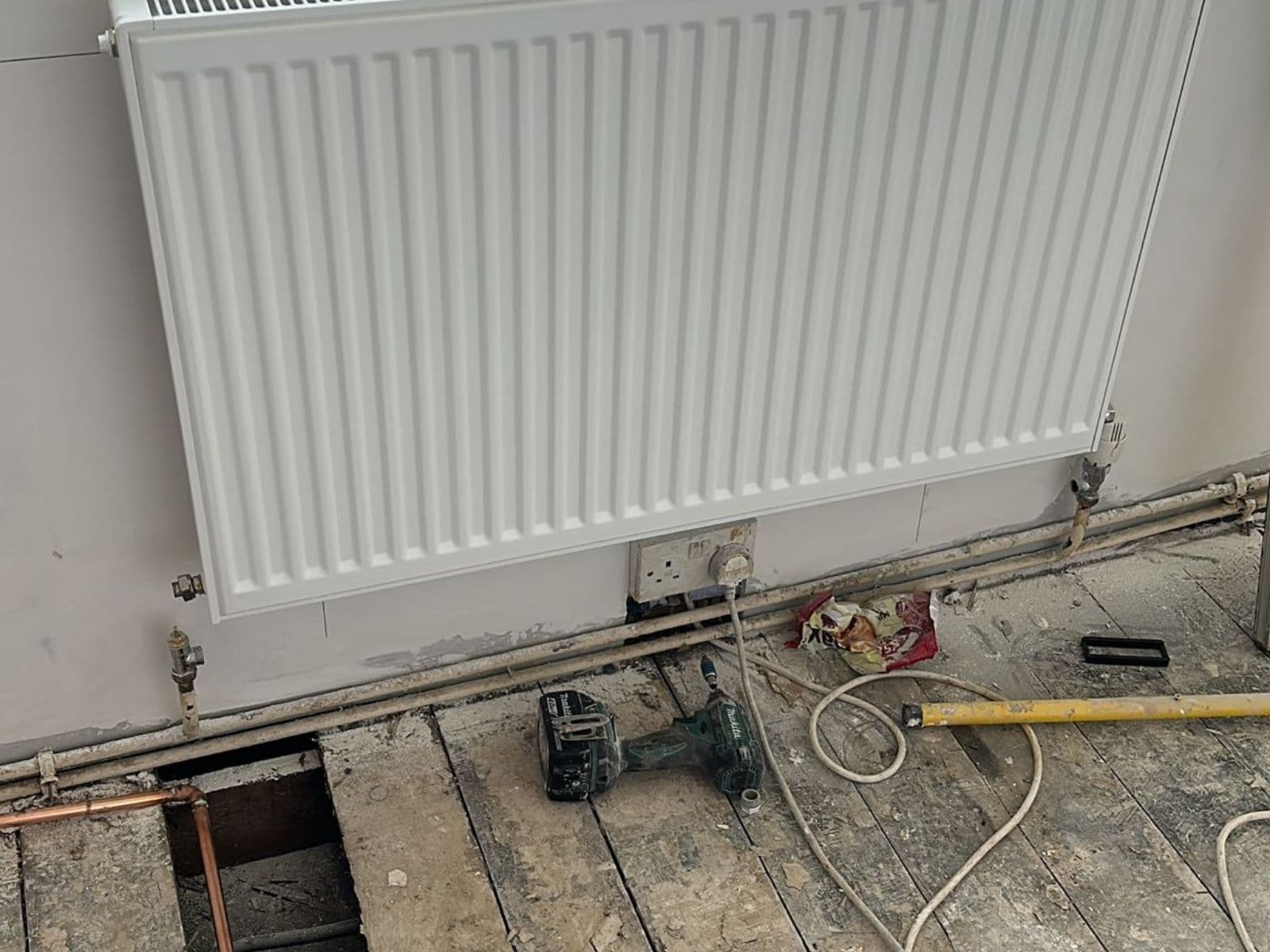 Queenswood Avenue heating & windows Thumbnail 3
